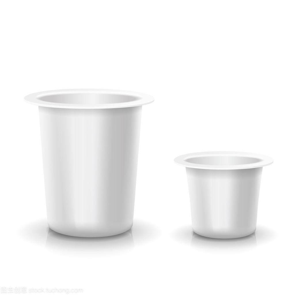 現實白色空白 塑料容器中的酸奶